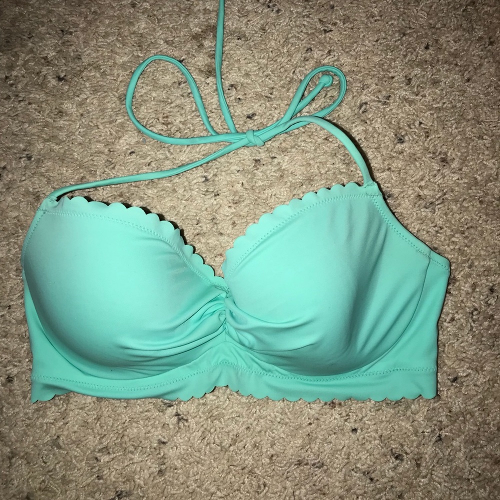 Victoria’s Secret scalloped bikini top